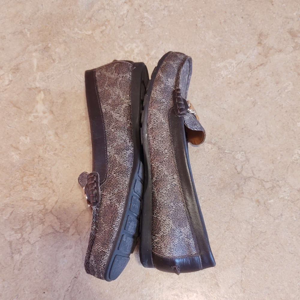 Coach 'Olive' brown signature print leather slip on loafers - Picture 4 of 14